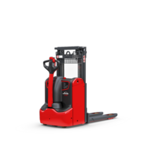 Gli stoccatori a due livelli con operatore a terra D06 - D10 di Linde sono ottimizzati per il trasporto rapido e preciso di merci in spazi ristretti.