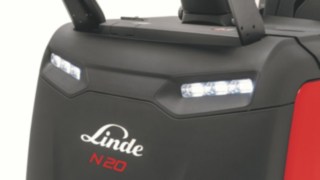 Luce LED nella parte anteriore del carrello commissionatore N20 C di Linde Material Handling