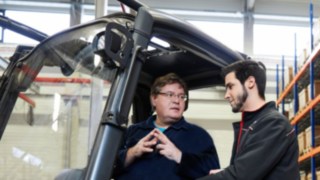 Corso di formazione per carrellisti  Corso di formazione per carrellisti a cura di addestratori Linde