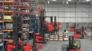 VNA-order_picking-retail-3914_337 VNA-order_picking-retail-3914_337