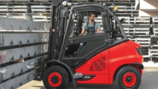 Carrello elevatore termico Linde in uso Carrello elevatore termico Linde in uso
