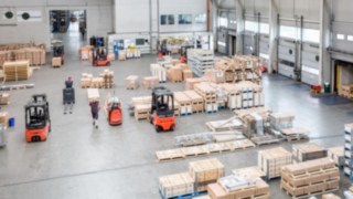 LMH_Warehouse_trucks_20170726vw00163 LMH_Warehouse_trucks_20170726vw00163