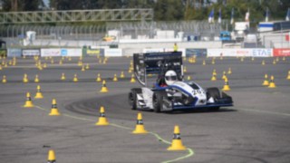 Le macchine da corsa dei team di studenti mettono alla prova la loro potenza sul circuito dell’Hockenheimring Le macchine da corsa dei team di studenti mettono alla prova la loro potenza sul circuito dell’Hockenheimring