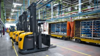 Carrello elevatore di Linde all’opera presso Heidelberger Druckmaschinen AG Carrello elevatore di Linde all’opera presso Heidelberger Druckmaschinen AG