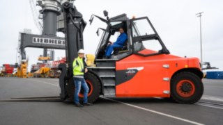 Gli specialisti di Liebherr hanno testato il carrello elevatore elettrico E160 per due mesi.