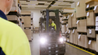 Safety Guard di Linde Material Handling garantisce la sicurezza presso Smurfit Kappa LithoPac. Safety Guard di Linde Material Handling presso Smurfit Kappa LithoPac