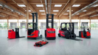 Sei carrelli elevatori di Linde Material Handling appartenenti a diverse categorie. 