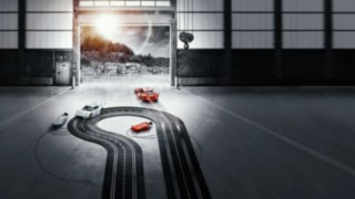 Pista per slot car in un capannone