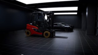 I nostri nuovi e-truck X20 - X35 riescono a tenere il passo senza sforzo con i nostri motori a combustione H20 - H35. Video sulla cooperazione tra Linde e Porsche Engineering