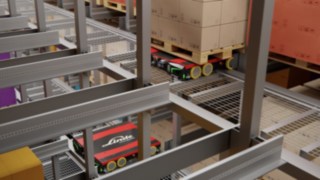 I codici QR sono posti ai lati degli scaffali.