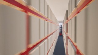 Il robot autonomo di Linde Material Handling attraversa un magazzino e trasporta uno scaffale.