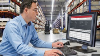 Grazie al sistema di gestione flotta connect di Linde Material Handling i carrelli elevatori vengono collegati in rete e amministrati. Il sistema di gestione flotta connect di Linde Material Handling
