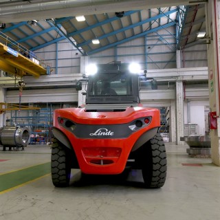 Carrello elettrico Linde E180 in magazzino per OMB