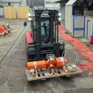 Carrello elettrico Linde E180 in funzione per OMB
