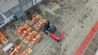 Carrelli elevatori per carichi pesanti Linde per OMB Valves